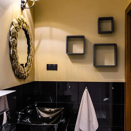 شقة Mythings وارسو